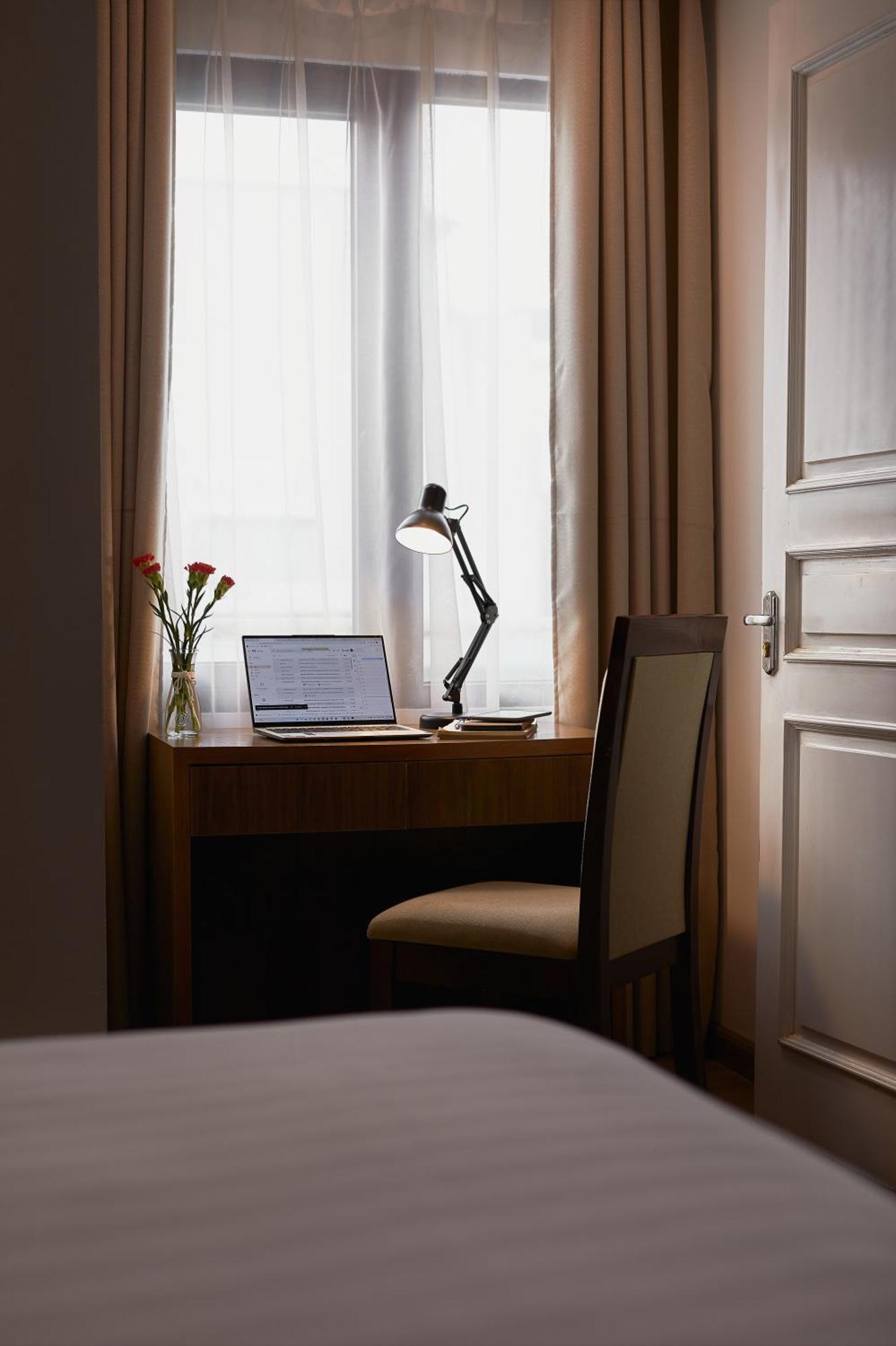 The Bloom Classic - Hotel And Bistro Hanoi Buitenkant foto